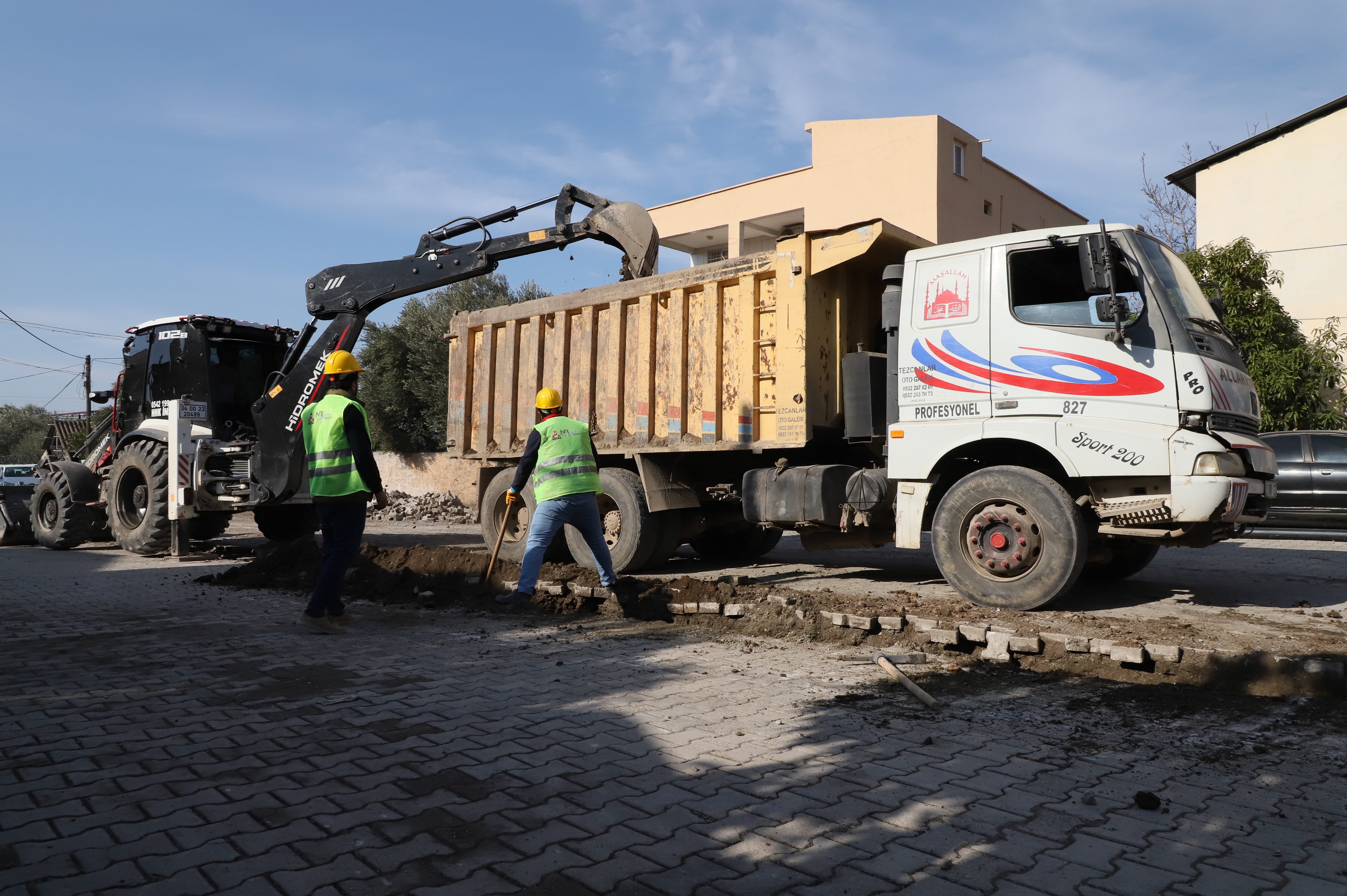 Hatay Büyükşehir Belediyesi, 396 milyon TL’lik dev yatırımla Payas’taki 10 mahalleyi sağlıklı içme suyu şebekesiyle buluşturuyor. Detaylar haberimizde!