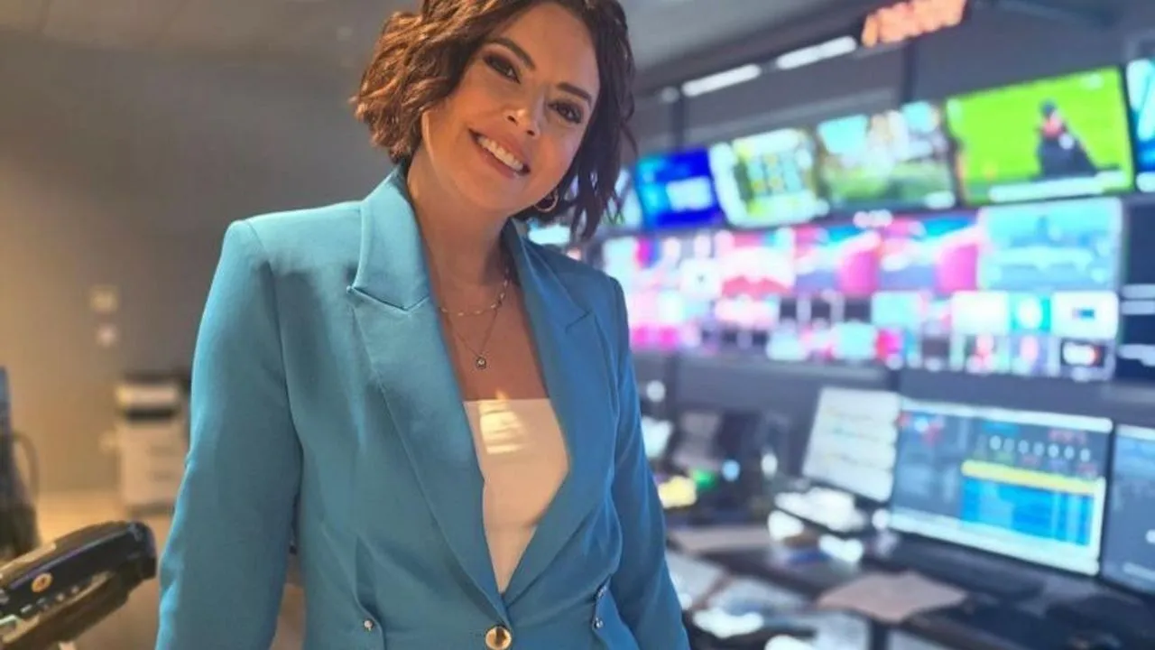 Seda Selek’in televizyonculuk kariyerindeki yükselişi, özel hayatı ve yeni projeleriyle ilgili merak edilen her şey! Halk TV'deki dönüşü ve medyadaki etkileyici yolculuğu.