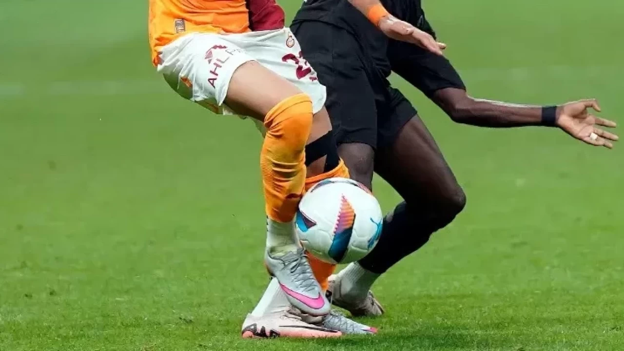 Süper Lig’in 20. haftasında lider Galatasaray, Hatayspor deplasmanında namağlup unvanını korumak için sahaya çıkıyor. Maç saati, kadrolar ve detaylar haberimizde!