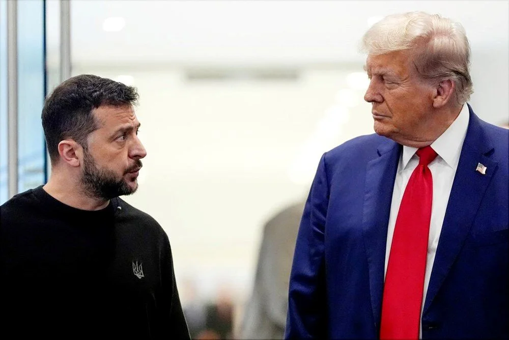 Ukrayna, Rus drone saldırılarıyla yeni yıla girerken, savaşın zorlu etkileri devam ediyor. Trump'ın başkanlığa dönüşü beklenirken, Biden’a yönelik hayal kırıklığı büyüyor ve Kiev'deki moral düşük.