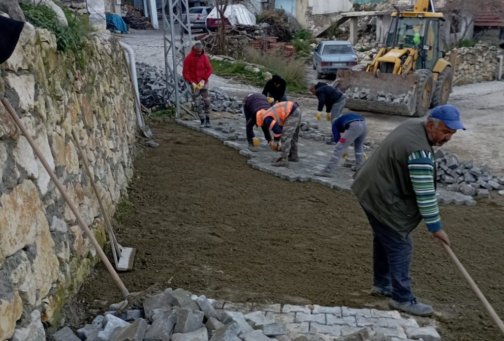 Yayladağı Belediye Başkanı Mehmet Yalçın, ilçede yürütülen projeler ve saha çalışmalarına dair detaylı açıklama yaptı. Temizlik, yol, altyapı ve sınır kapısı düzenlemeleri sürüyor.