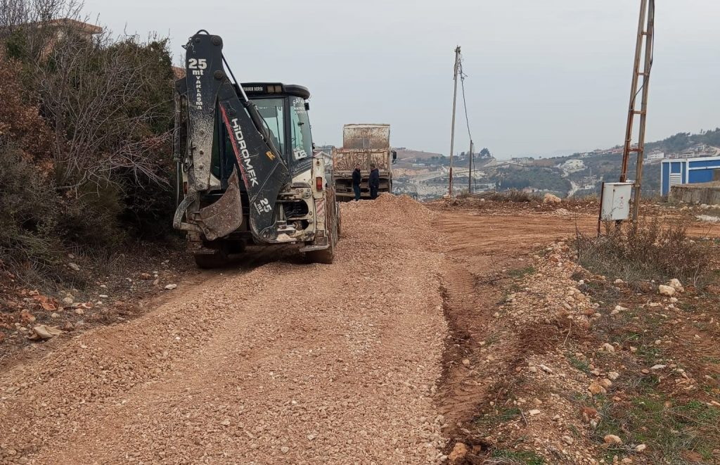 Yayladağı Belediye Başkanı Mehmet Yalçın, ilçede yürütülen projeler ve saha çalışmalarına dair detaylı açıklama yaptı. Temizlik, yol, altyapı ve sınır kapısı düzenlemeleri sürüyor.