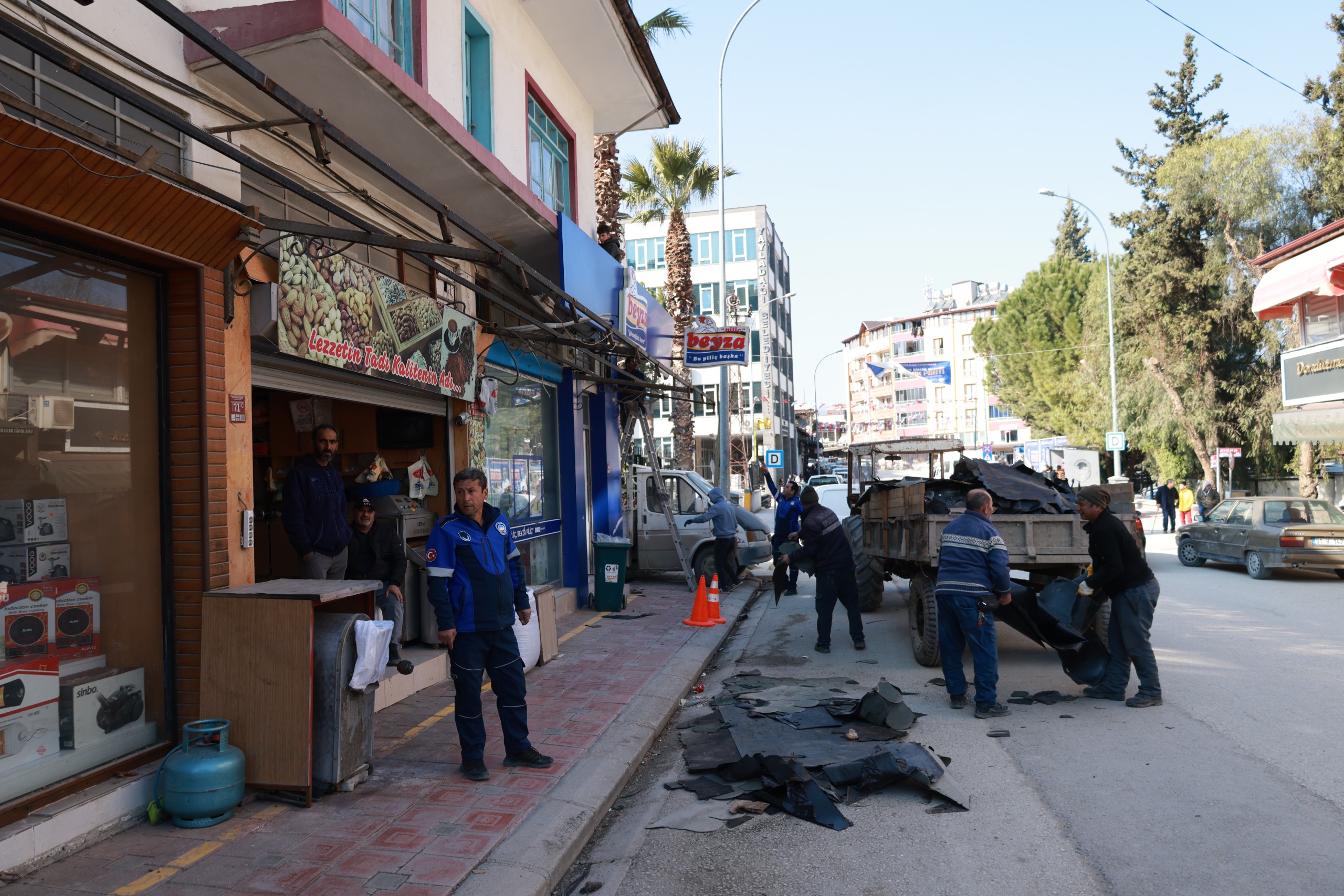 Hatay Büyükşehir ve Yayladağı Belediyeleri, Atatürk Caddesi’nde estetik ve fonksiyonel dönüşüm başlattı. İşte modern çarşıya dair tüm detaylar!