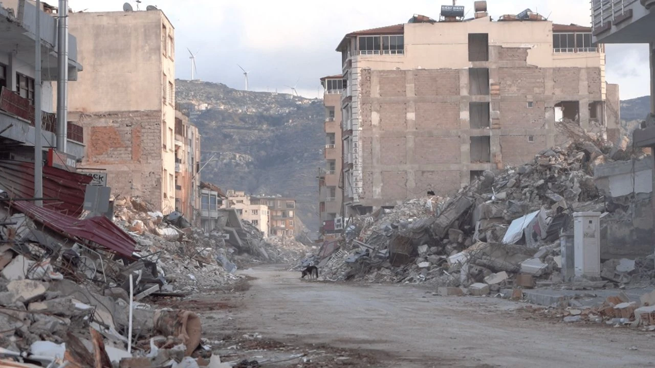 Türkiye’de 70 binden fazla sarsıntı kaydedildi, büyük deprem ihtimali her geçen gün artıyor. Uzmanlar özellikle Hatay ve Adıyaman çevresi için uyarıyor!