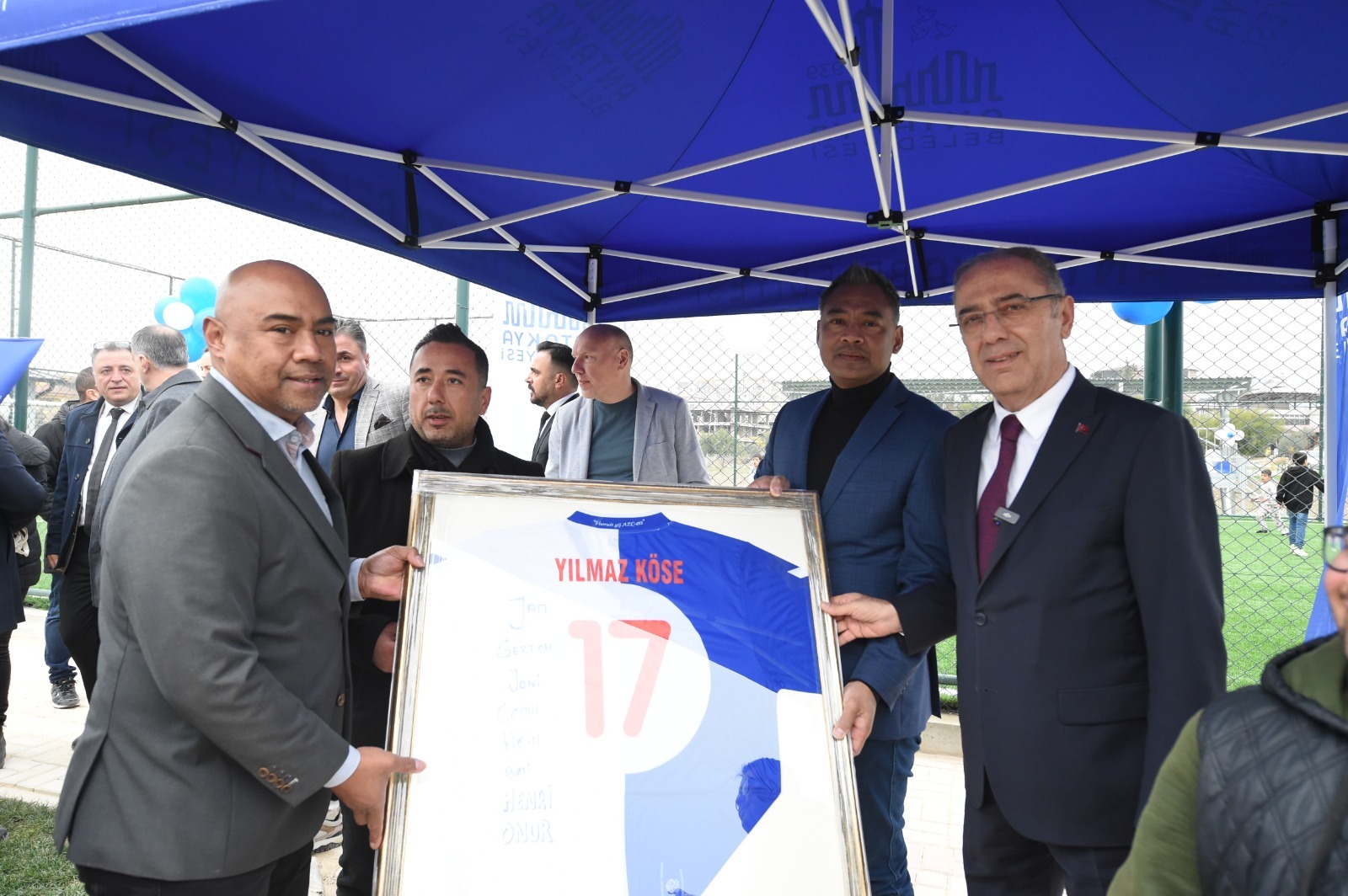 Antakya'da, 6 Şubat depreminde hayatını kaybeden Yılmaz Köse anısına inşa edilen Odabaşı Spor Tesisi'nin açılışı yapıldı. Başkan Yapar, projeyi ve anlamını duyurdu.