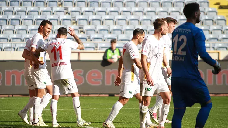 Süper Lig'de Antalyaspor, Hatayspor'u 3-2 mağlup ederek 5 maç sonra galibiyete ulaştı. Hatayspor ise 10 maçtır kazanamamanın sıkıntısını yaşıyor. Detaylar haberimizde! 