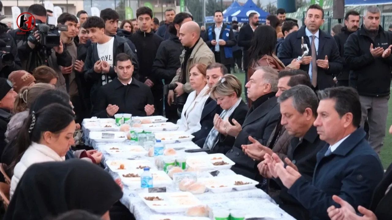 Bodrum Belediye Başkanı Mandalinci, Hatay'da Depremzedelerle Buluştu