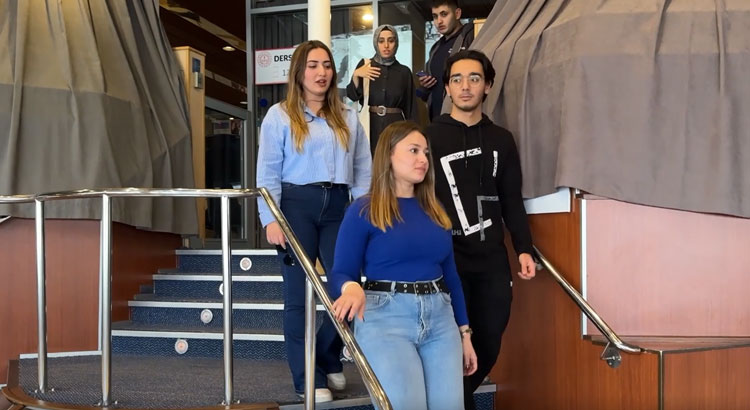 İskenderun’da YKS’ye hazırlanan öğrenciler, eğitim aldıkları Karadeniz Lifeship Rauf Bey Gemisi’ni ziyaret etti. Peki, bu yüzer yaşam kenti onlara neler kattı?