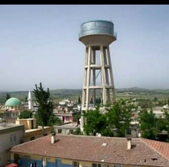 Hatay Büyükşehir Belediyesi, Antakya Madenboyu Mahallesi'nde depremin yaralarını sararak yeni içme suyu deposu ve 4 km şebeke inşa ediyor. Su arz güvenliği artırılıyor!