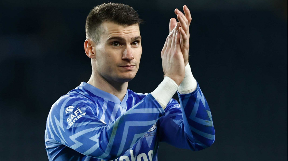 Fenerbahçe'nin başarılı file bekçisi Dominik Livakovic, Bayern Münih'e transfer oluyor. Alman devi, bu transfer için Fenerbahçe’ye 12 milyon euro bonservis ve ek 3 milyon euro bonus ödeyecek.