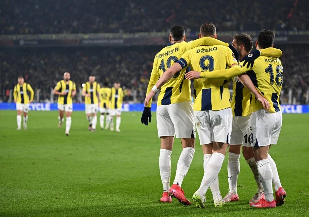 Fenerbahçe, UEFA Avrupa Ligi Son 16 Play-Off ilk maçında Anderlecht’i 3-0 yenerek tur için büyük avantaj sağladı. Sarı-Lacivertliler, rövanş öncesi gücünü gösterdi!