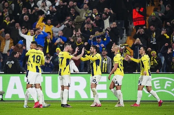 Fenerbahçe, Anderlecht'i 3-0'la geçerken Nihat Kahveci hayran kaldı! "Bu sezonun en iyi Fenerbahçe'si!" dedi. Mourinho'nun dokunuşu fark yarattı! İşte detaylar…