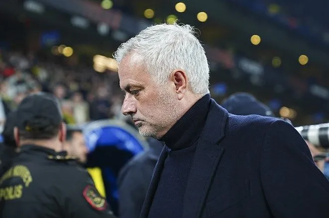 Fenerbahçe, Anderlecht'i 3-0'la geçerken Nihat Kahveci hayran kaldı! "Bu sezonun en iyi Fenerbahçe'si!" dedi. Mourinho'nun dokunuşu fark yarattı! İşte detaylar…