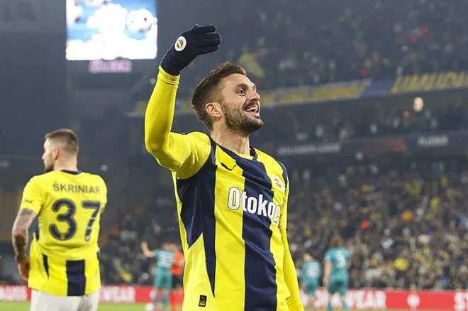 Fenerbahçe, Anderlecht'i 3-0'la geçerken Nihat Kahveci hayran kaldı! "Bu sezonun en iyi Fenerbahçe'si!" dedi. Mourinho'nun dokunuşu fark yarattı! İşte detaylar…