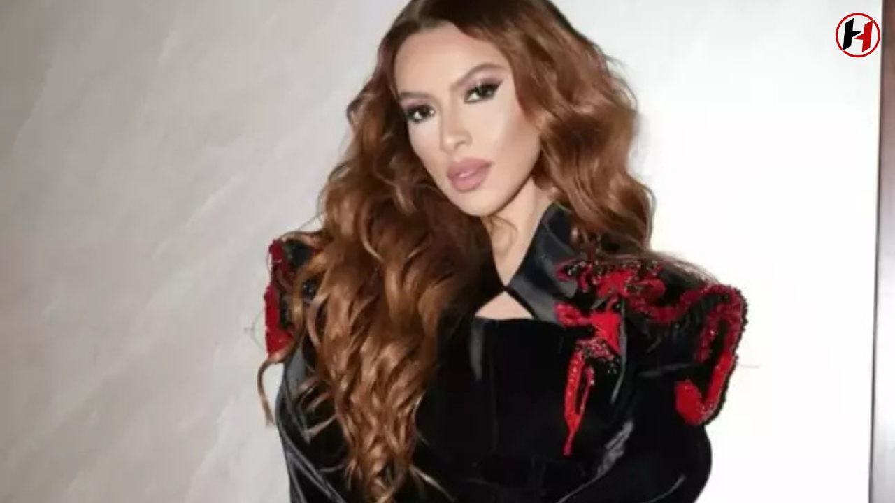 Hadise'den 'Mustafa Kemal'in Askerleriyiz' Sloganı Atan Teğmenlere Destek