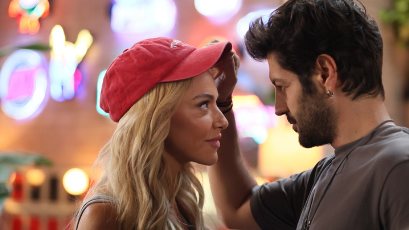Hadise’nin başrolünde olduğu "Esas Oğlan" dizisi, IMDB’de 2 puan alarak büyük hayal kırıklığı yarattı. Dizinin kötü gidişatı, Hadise’nin oyunculuk kariyerini tehlikeye mi soktu?