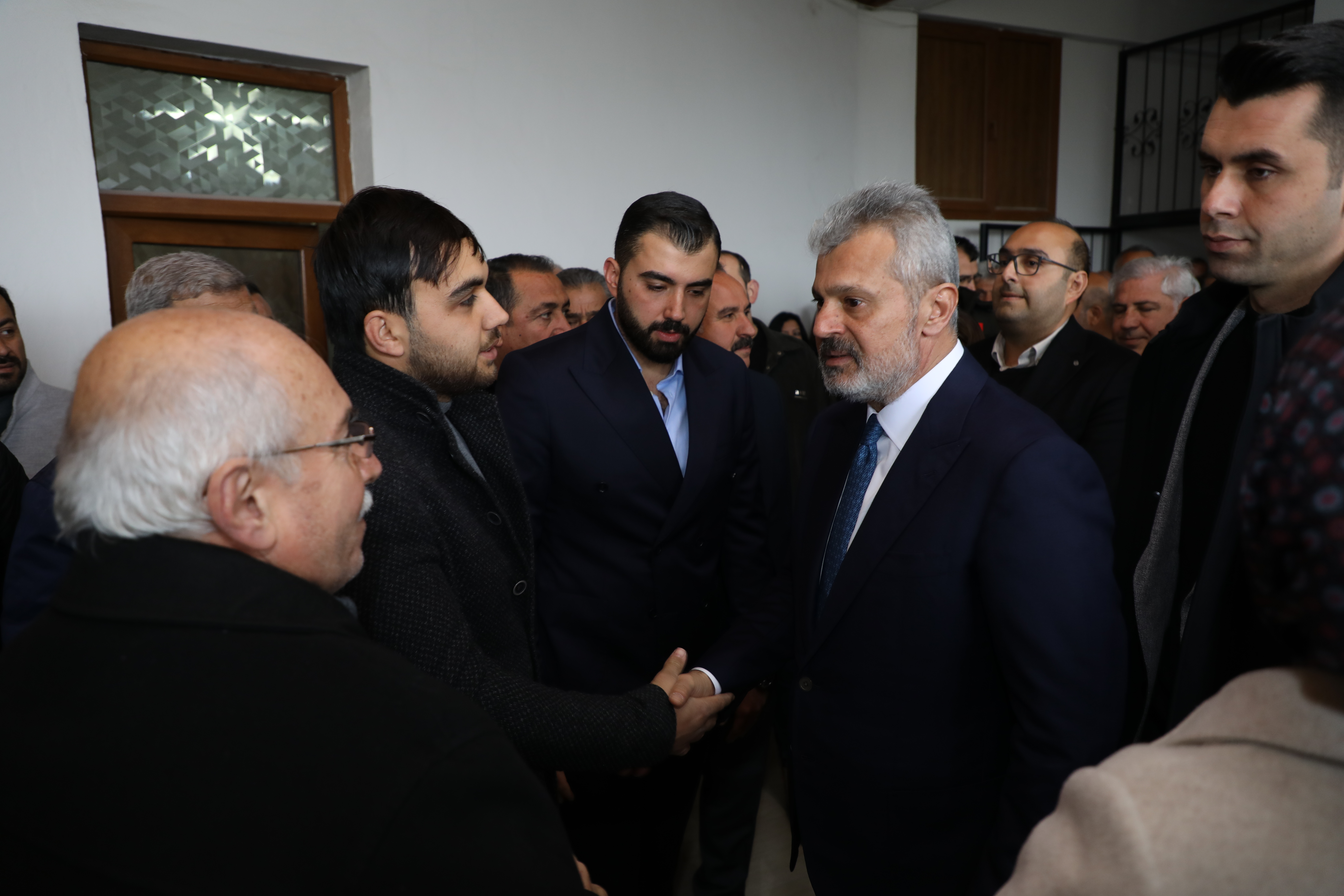 Hatay Büyükşehir Belediye Başkanı Mehmet Öntürk, Kırıkhan'da altyapı yatırımlarını hızlandıracaklarını belirterek, ilçede 50 yıl boyunca su sorunu yaşanmayacağını müjdeledi.