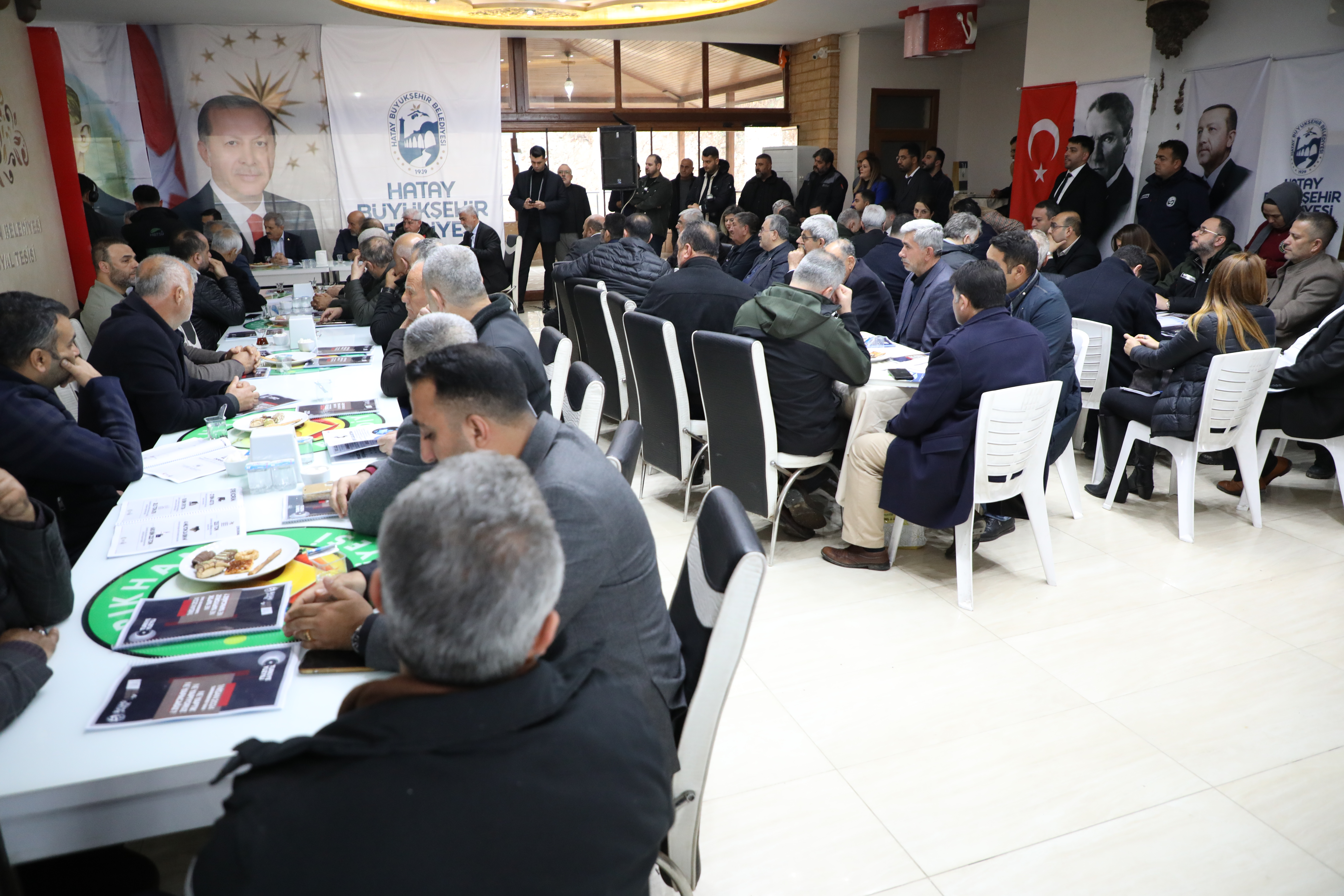 Hatay Büyükşehir Belediye Başkanı Mehmet Öntürk, Kırıkhan'da altyapı yatırımlarını hızlandıracaklarını belirterek, ilçede 50 yıl boyunca su sorunu yaşanmayacağını müjdeledi.