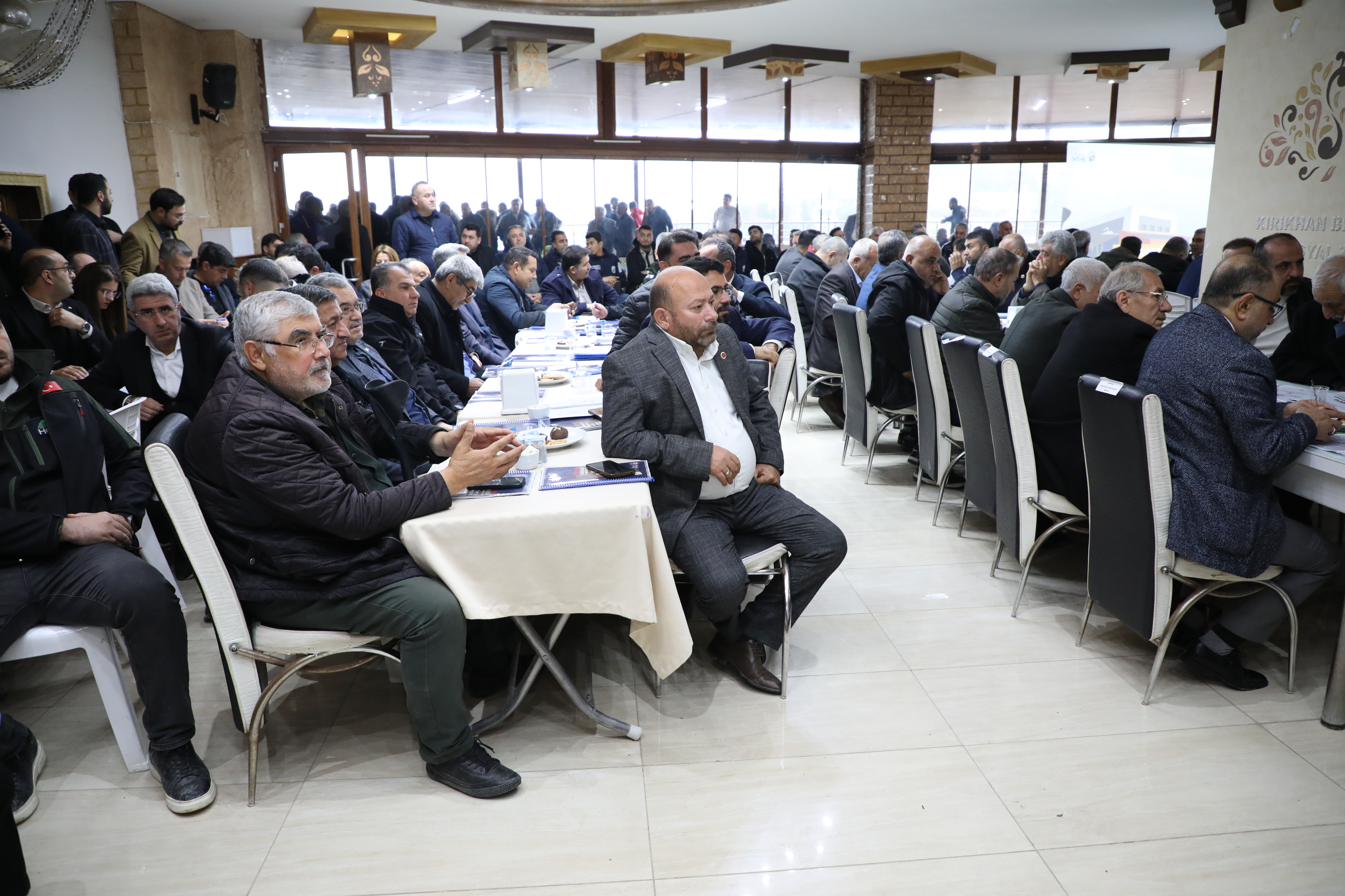 Hatay Büyükşehir Belediye Başkanı Mehmet Öntürk, Kırıkhan'da altyapı yatırımlarını hızlandıracaklarını belirterek, ilçede 50 yıl boyunca su sorunu yaşanmayacağını müjdeledi.