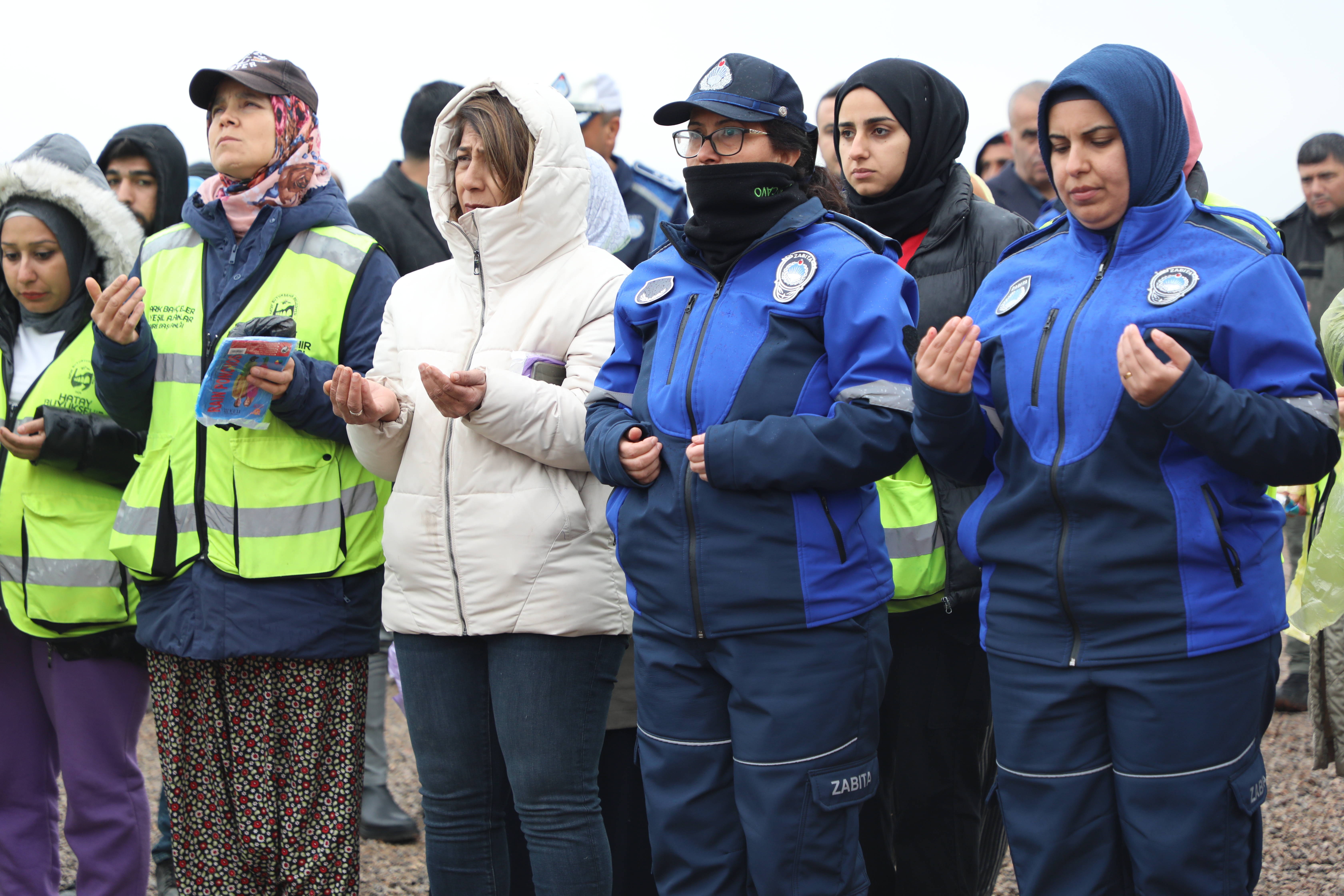 Hatay Büyükşehir Belediyesi, 6 Şubat depreminde hayatını kaybeden 159 personelinin anısını yaşatmak için fidan dikim etkinliği düzenledi. 