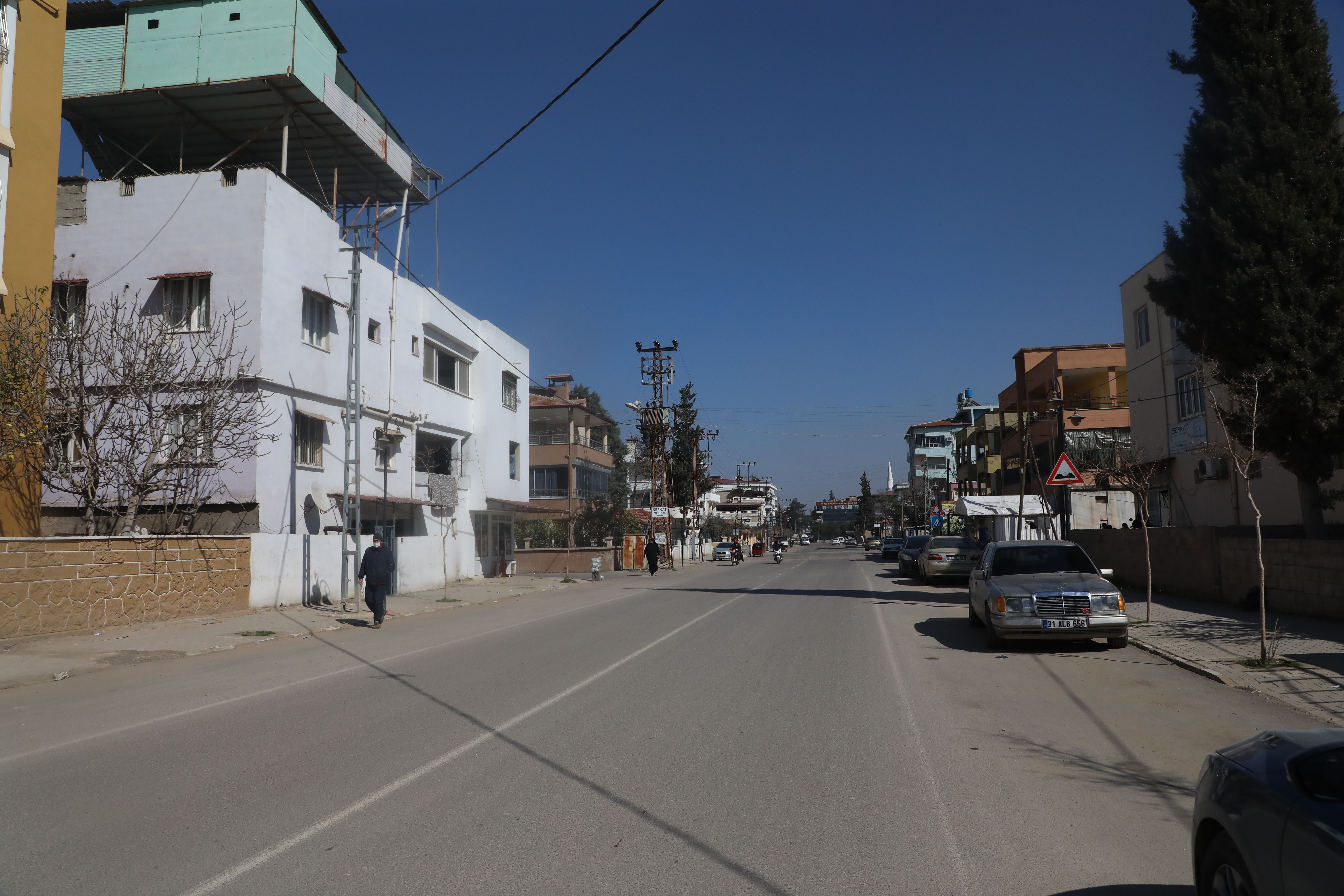 Hatay Büyükşehir Belediyesi, Reyhanlı’da 10 bin 115 metrelik yolu asfaltlayarak ulaşımı rahatlattı. Muhtarlar ve vatandaşlar çalışmalardan memnun!