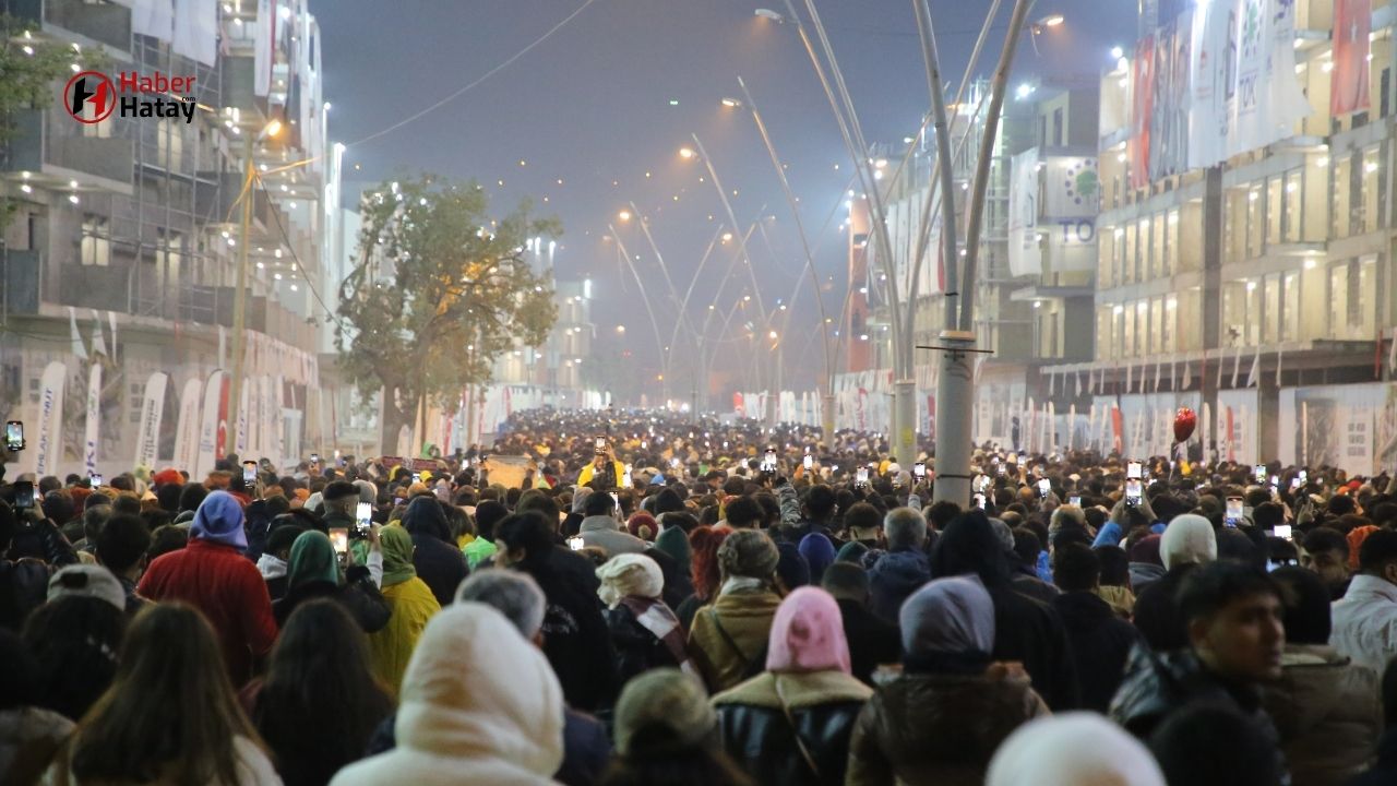 Hatay’da 6 Şubat Depremi İçin Duygusal Anma: Binlerce Kişi Sessiz Yürüyüşte Buluştu