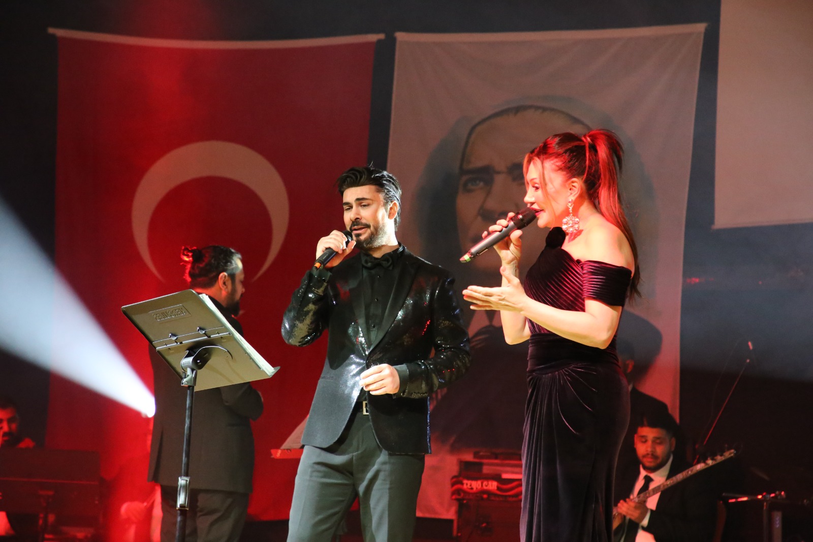 Hatay Büyükşehir Belediyesi, Ferdi Tayfur'u Dörtyol'da düzenlenen konserle andı. Umut Akyürek ve Oktay Ertuğrul’un sahne aldığı geceye vatandaşlar büyük ilgi gösterdi.