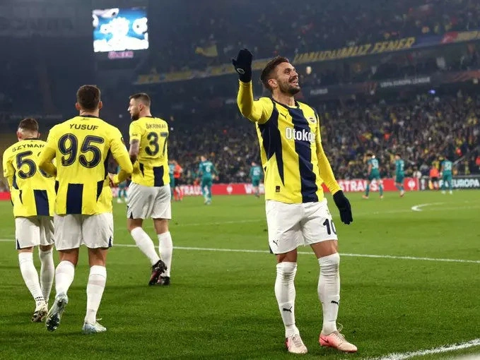 Fenerbahçe, Anderlecht’i 3-0 yendi ama Jose Mourinho’dan flaş bir uyarı geldi! “Tur atlamadan sevinmek için erken” diyen deneyimli hoca, dikkat çeken mesajlar verdi.