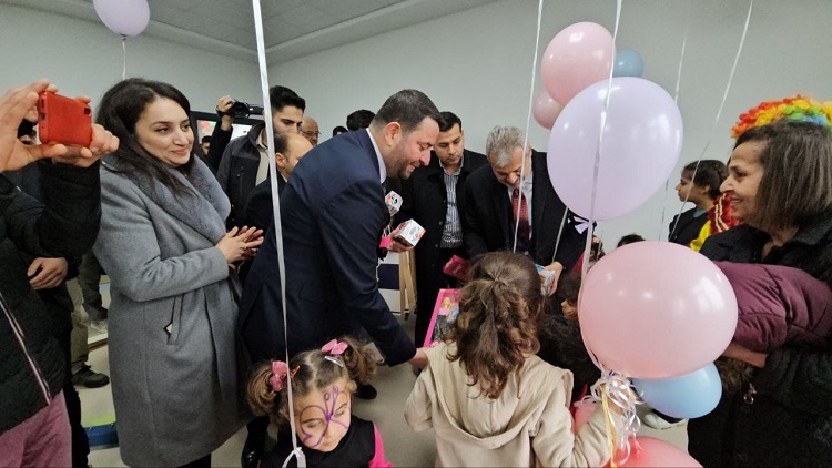 Samandağ'da, güvenli ve modern bir eğitim alanı sunacak "Dünya Çocukları Kreşi" açıldı. Başkanlar, katkı sağlayanlar ve vatandaşlar törene katıldı. Samandağ'ın geleceği burada şekillenecek!