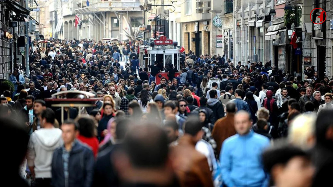 Türkiye'deki Yabancı Nüfus Azaldı: En Çok Vatandaş Hangi Ülkeden?