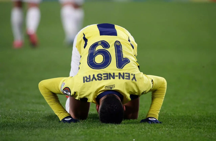 Fenerbahçe, UEFA Avrupa Ligi Play-off turunda Anderlecht’i 3-0 mağlup etti. En-Nesyri'nin Ronaldo vari kafa golü sosyal medyada gündem oldu!