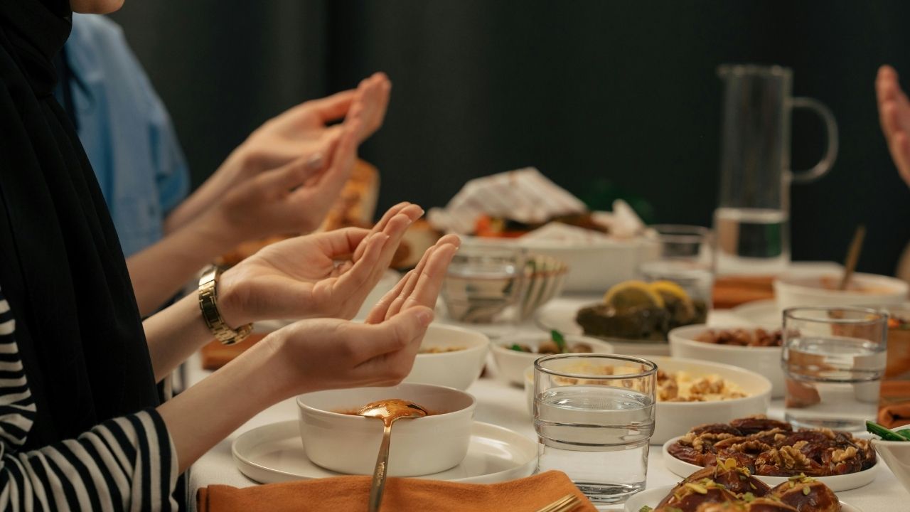 2025 Ramazan'ında Hatay'da iftar ve sahur vakitlerini öğrenin! İmsakiye takvimiyle orucunuzu sağlıklı ve düzenli tutarak Ramazan'ı en verimli şekilde geçirin.