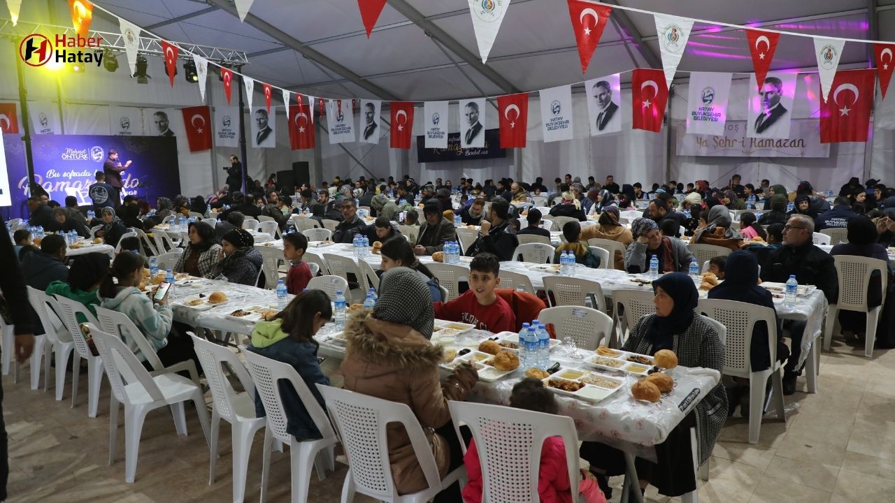 Hatay'da Ramazan Bereketi: Reyhanlı'da Kardeşlik Sofrası Kuruldu!