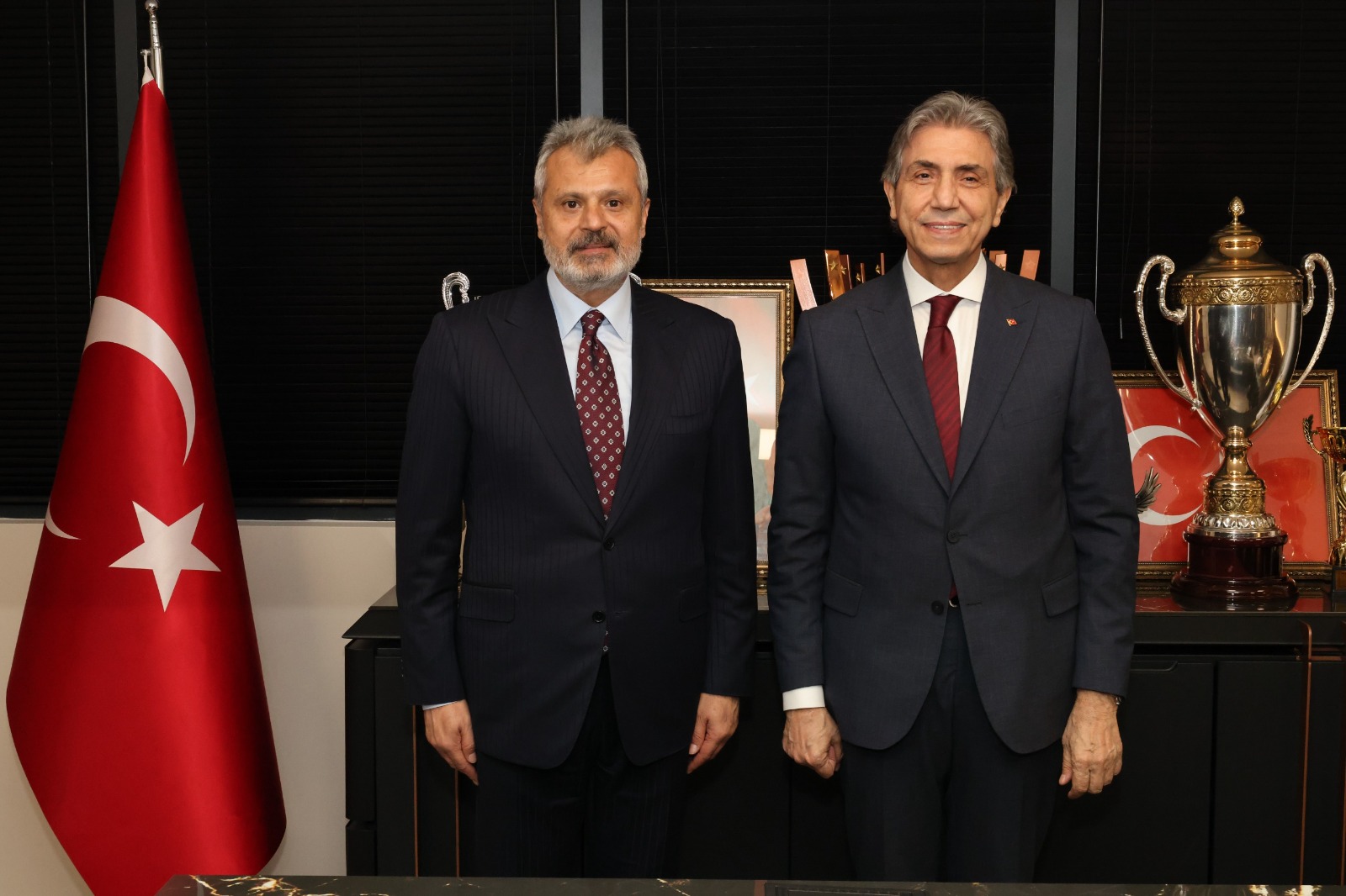 AK Parti’li Mustafa Demir, Hatay’da kritik temaslarda bulundu. Gözler altyapıdan sosyal projelere uzanan görüşmede konuşulanlarda! Detaylar haberimizde…