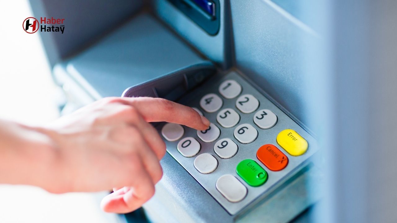 Türkiye Bankalar Birliği, 20 bin TL altındaki nakit çekimlerin sadece ATM'lerden yapılacağına dair iddiaları yalanladı. Bankalar için yeni bir karar yok!