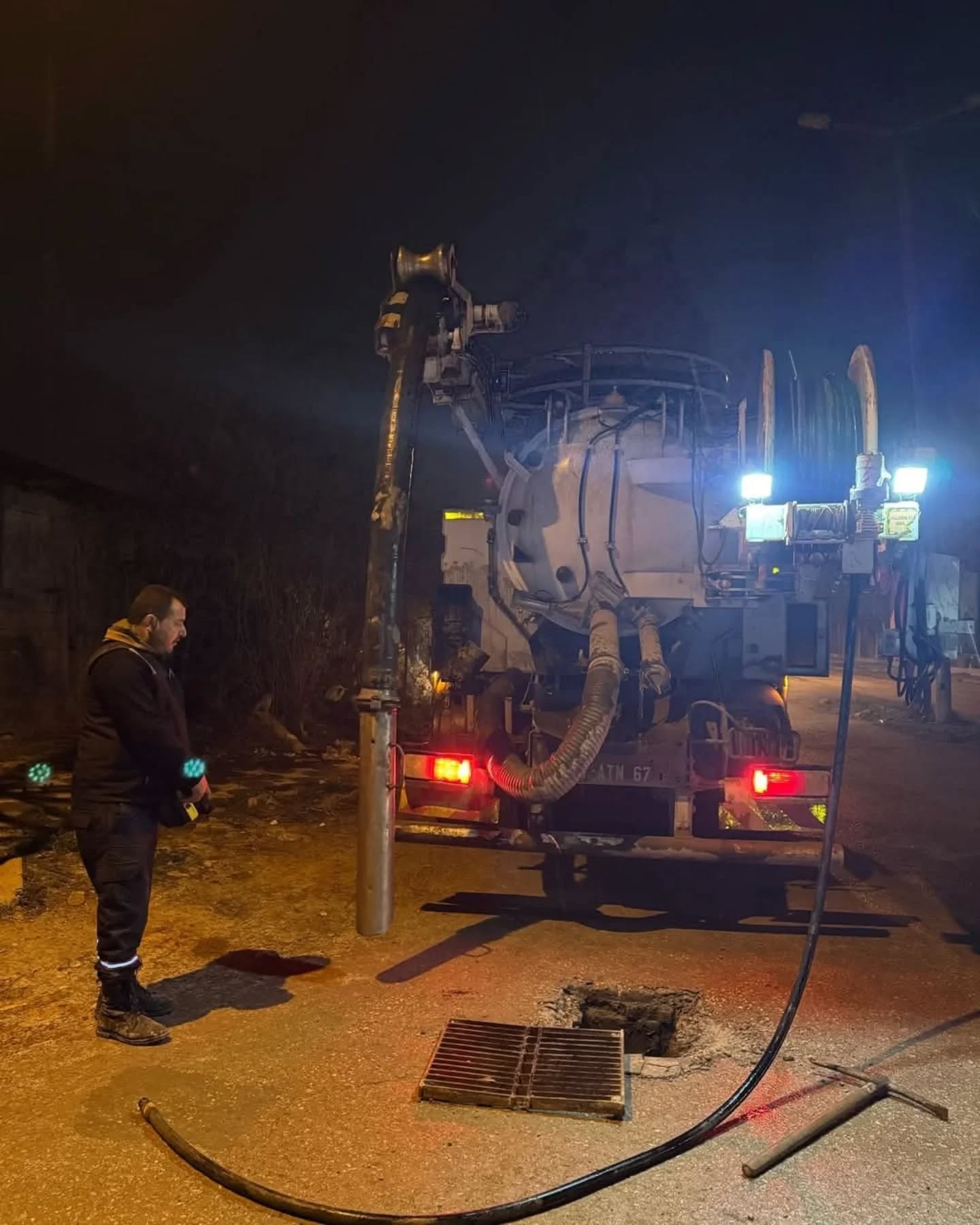 Hatay Büyükşehir Belediyesi, Ramazan Bayramı boyunca 502 arızaya müdahale ederek su kayıplarını önledi ve vatandaşlara kesintisiz hizmet sundu. Detaylar burada!
