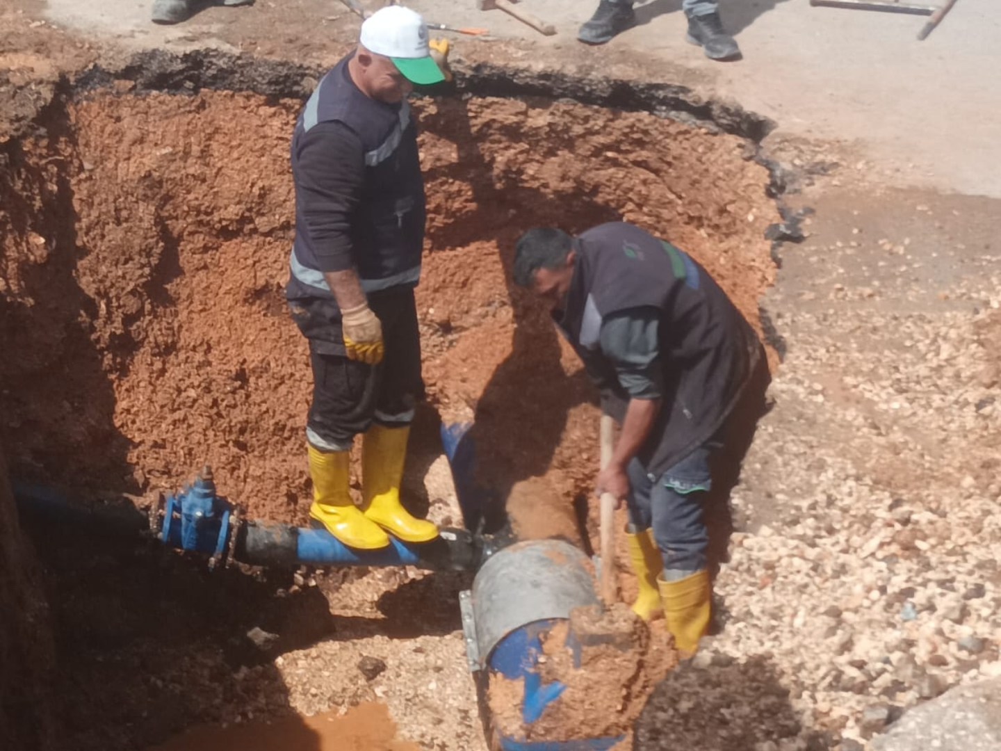 Hatay Büyükşehir Belediyesi, Ramazan Bayramı boyunca 502 arızaya müdahale ederek su kayıplarını önledi ve vatandaşlara kesintisiz hizmet sundu. Detaylar burada!