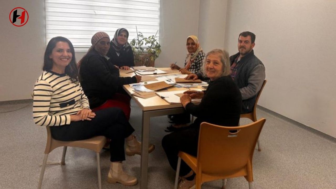 Defne Devlet Hastanesi'nden Hasta Yakınlarına Moral Desteği Defne Devlet Hastanesi'nden Hasta Yakınlarına Moral Desteği