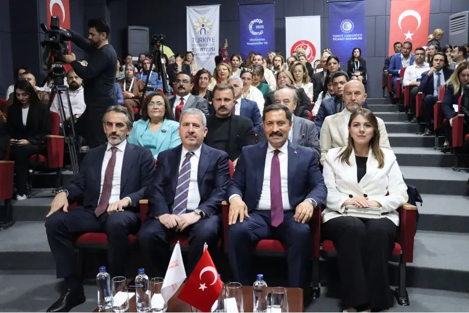 Ticaret Bakan Yardımcısı Mahmut Gürcan, İstanbul’daki depremlerin ardından fırsatçılara yönelik başlatılan denetimlerde 14,5 milyon TL ceza kesildiğini açıkladı.