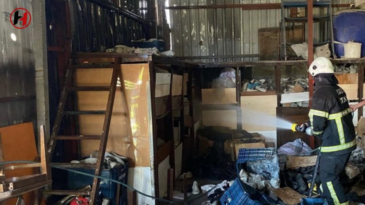 Hatay Antakya'da Ayakkabı İmalathanesinde Yangın: Kül Oldu