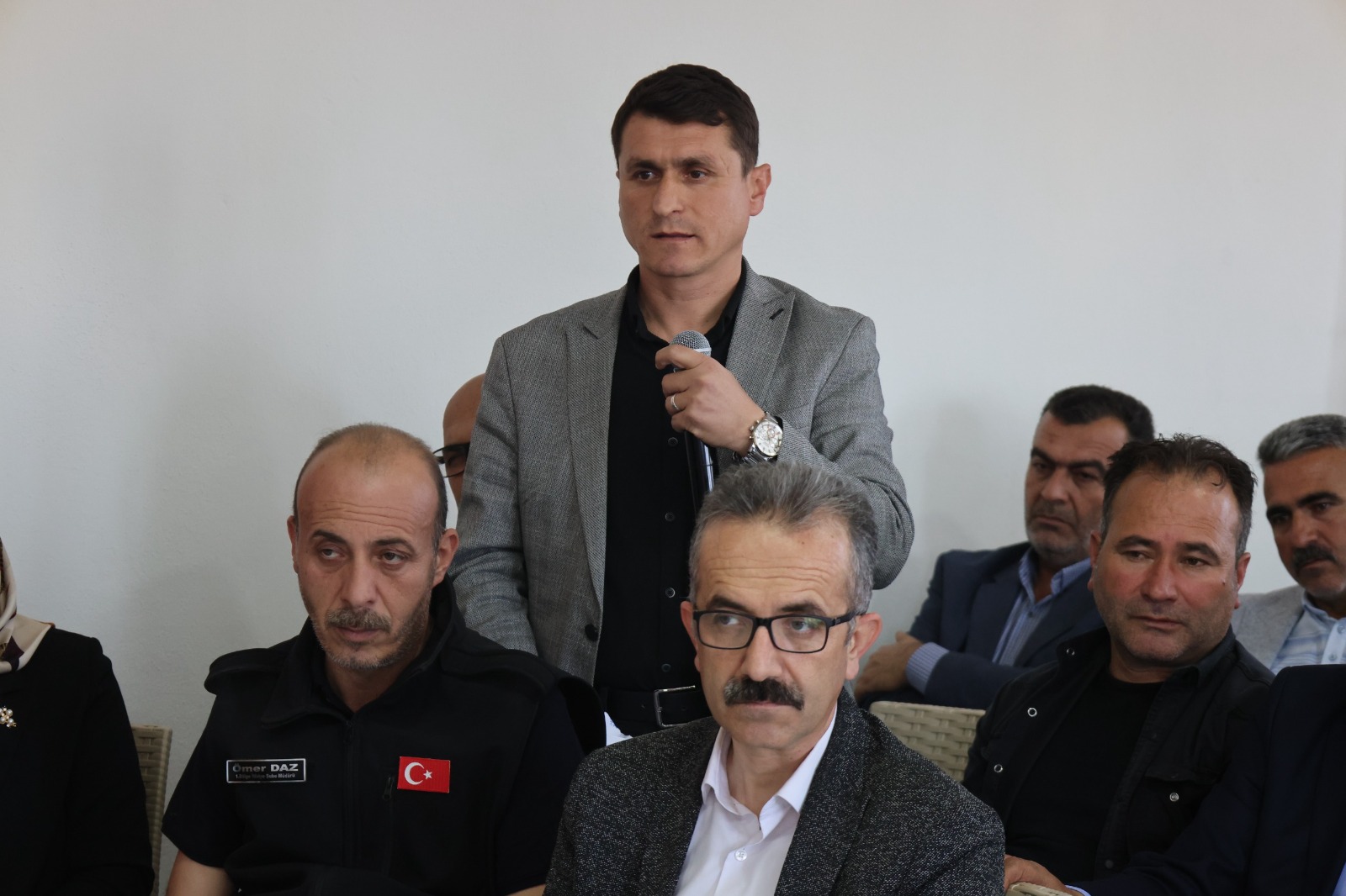 HBB Başkanı Mehmet Öntürk, Hassa’da muhtarlarla buluşarak, mahallelerin sorunlarını ve taleplerini dinledi. Hedef, eşit hizmet ve sürdürülebilir projeler!