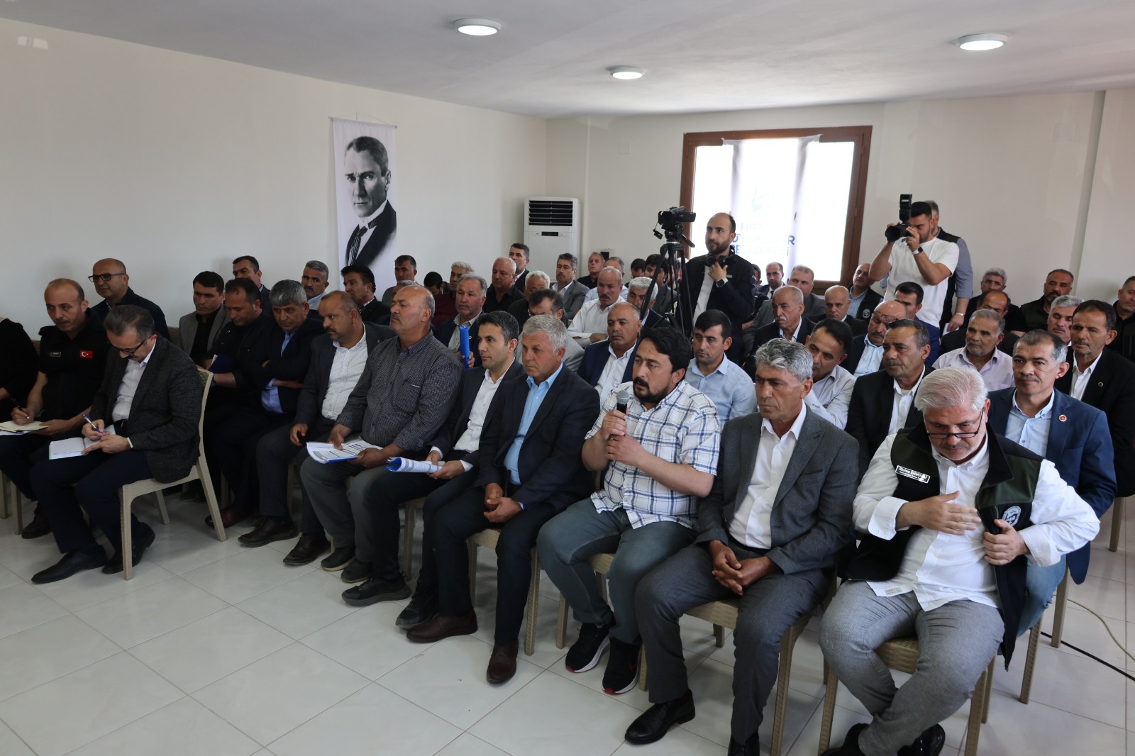 HBB Başkanı Mehmet Öntürk, Hassa’da muhtarlarla buluşarak, mahallelerin sorunlarını ve taleplerini dinledi. Hedef, eşit hizmet ve sürdürülebilir projeler!