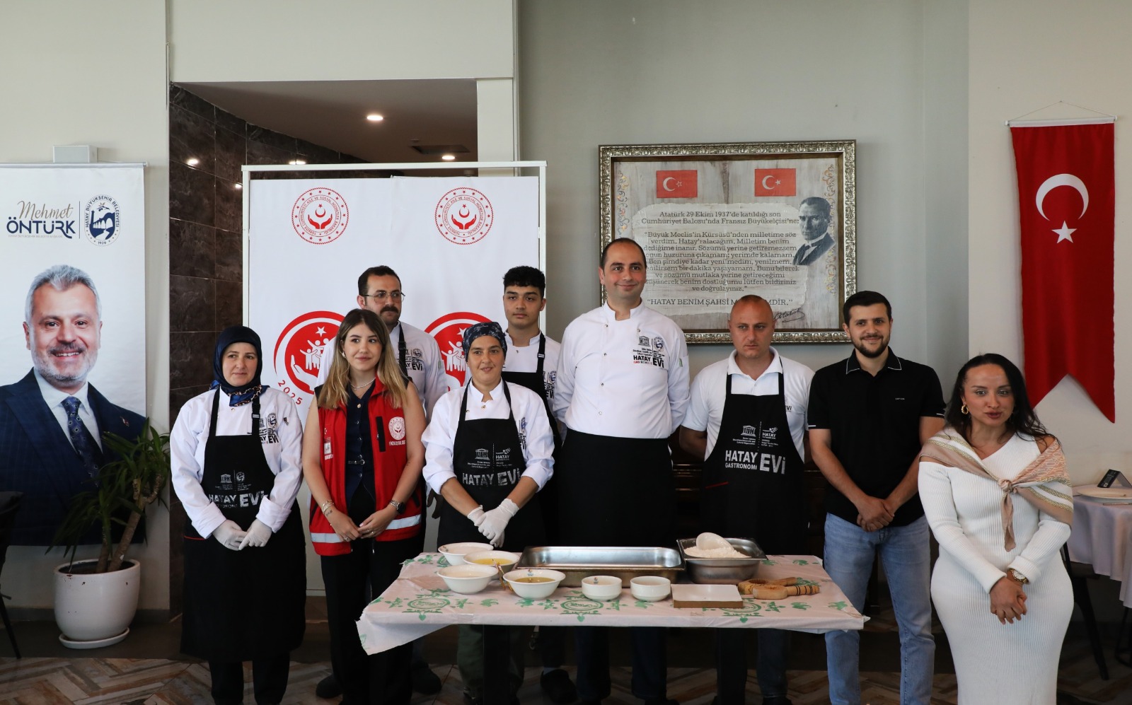 UNESCO Hatay Gastronomievi’nde aileler kömbe yapımını öğrendi! 2025 Aile Yılı'na özel atölyede hem kültür hem lezzet bir araya geldi.