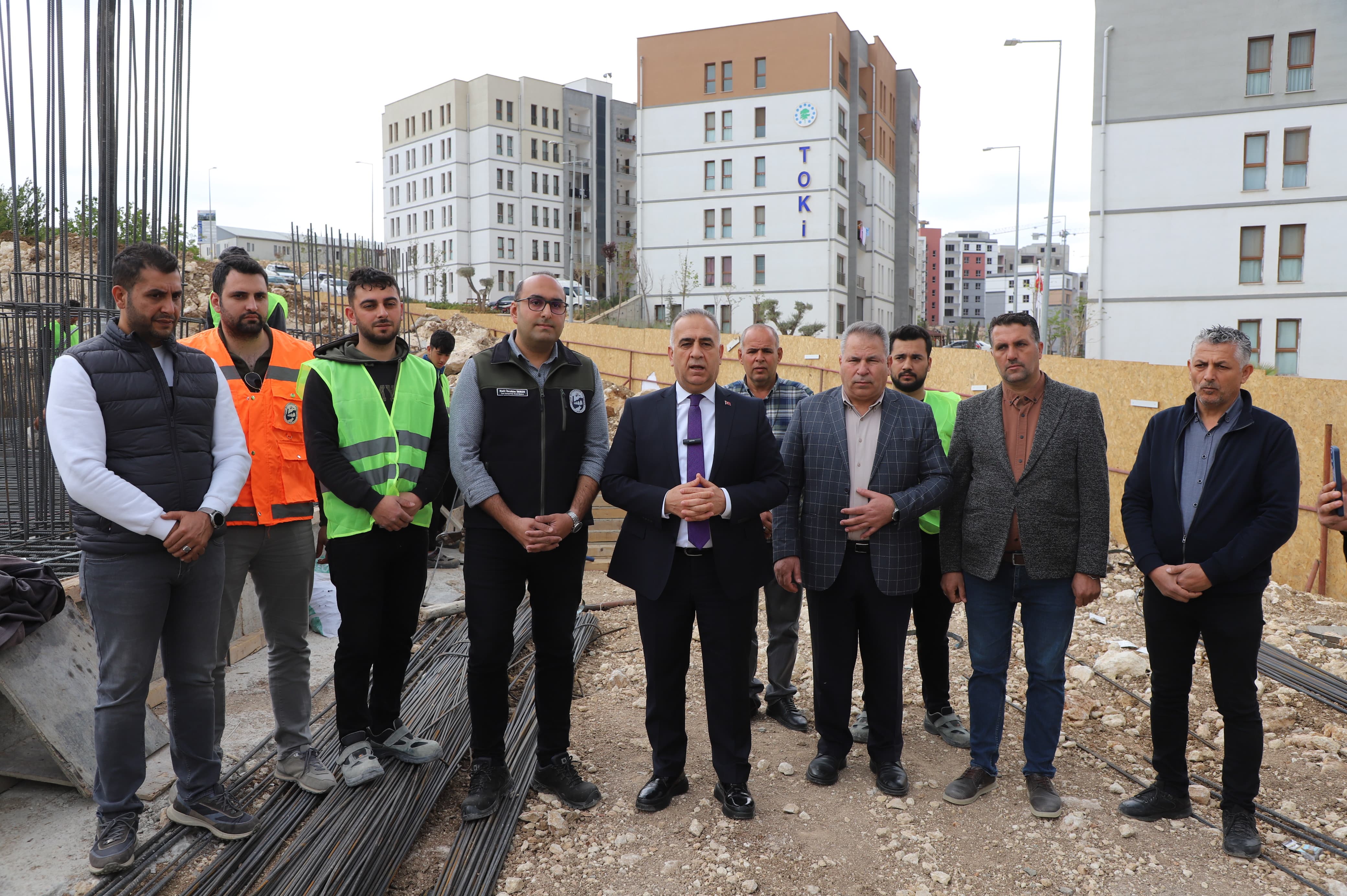 Hatay Büyükşehir Belediyesi, çocukların güvenle büyümesi için modern kreşler inşa ediyor. Aileler için kalıcı çözüm sunan bu proje tüm ilçelere yayılacak.