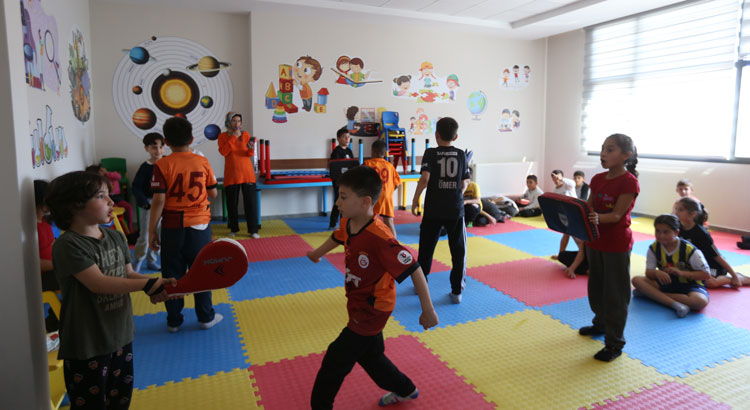 6 Şubat depreminin yıktığı Hatay’da eğitim yeniden ayağa kalkıyor! 146 yeni okul, yüzlerce onarım… Peki bu büyük eğitim seferberliğinin perde arkası ne?