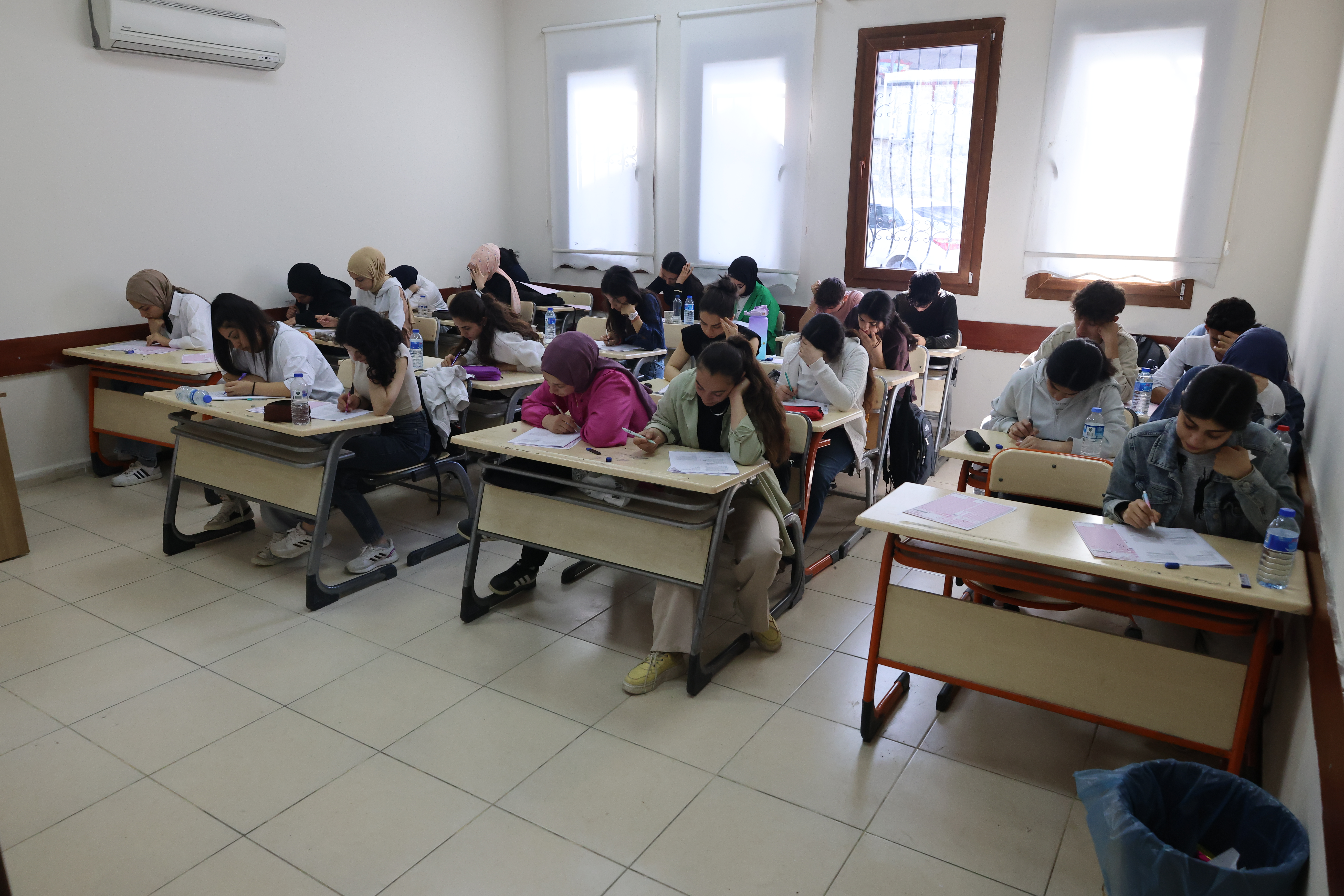 Hatay Büyükşehir Belediyesi’nden öğrencilere büyük destek! Ücretsiz kurs, ulaşım, kitap ve deneme sınavlarıyla başarı artık daha yakın.
