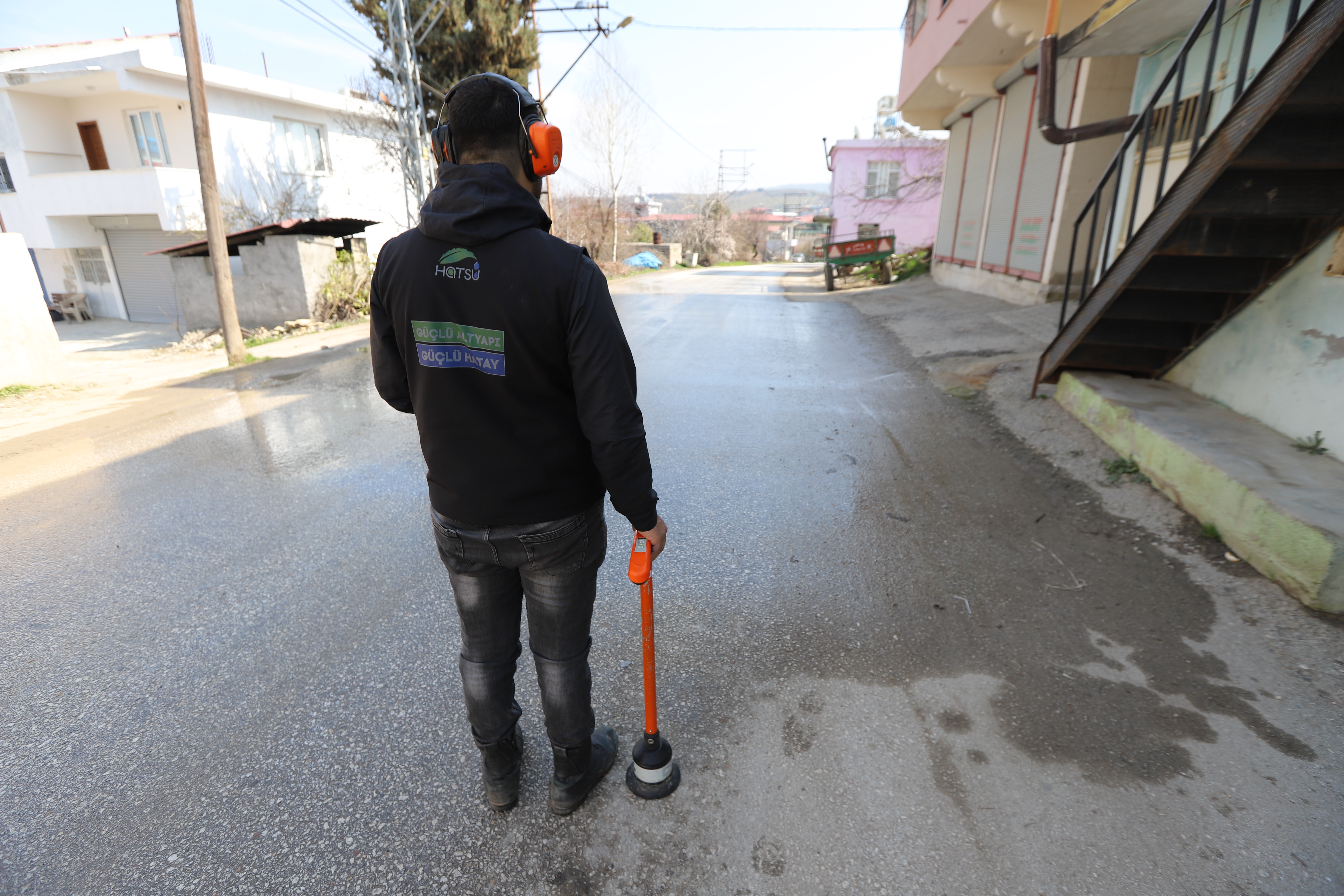 HATSU, Hatay genelinde içme suyu kayıp ve kaçaklarını önlemek için 132 km'lik şebekede akustik tarama yaparak 6 milyon metreküplük su kaybını engelledi!