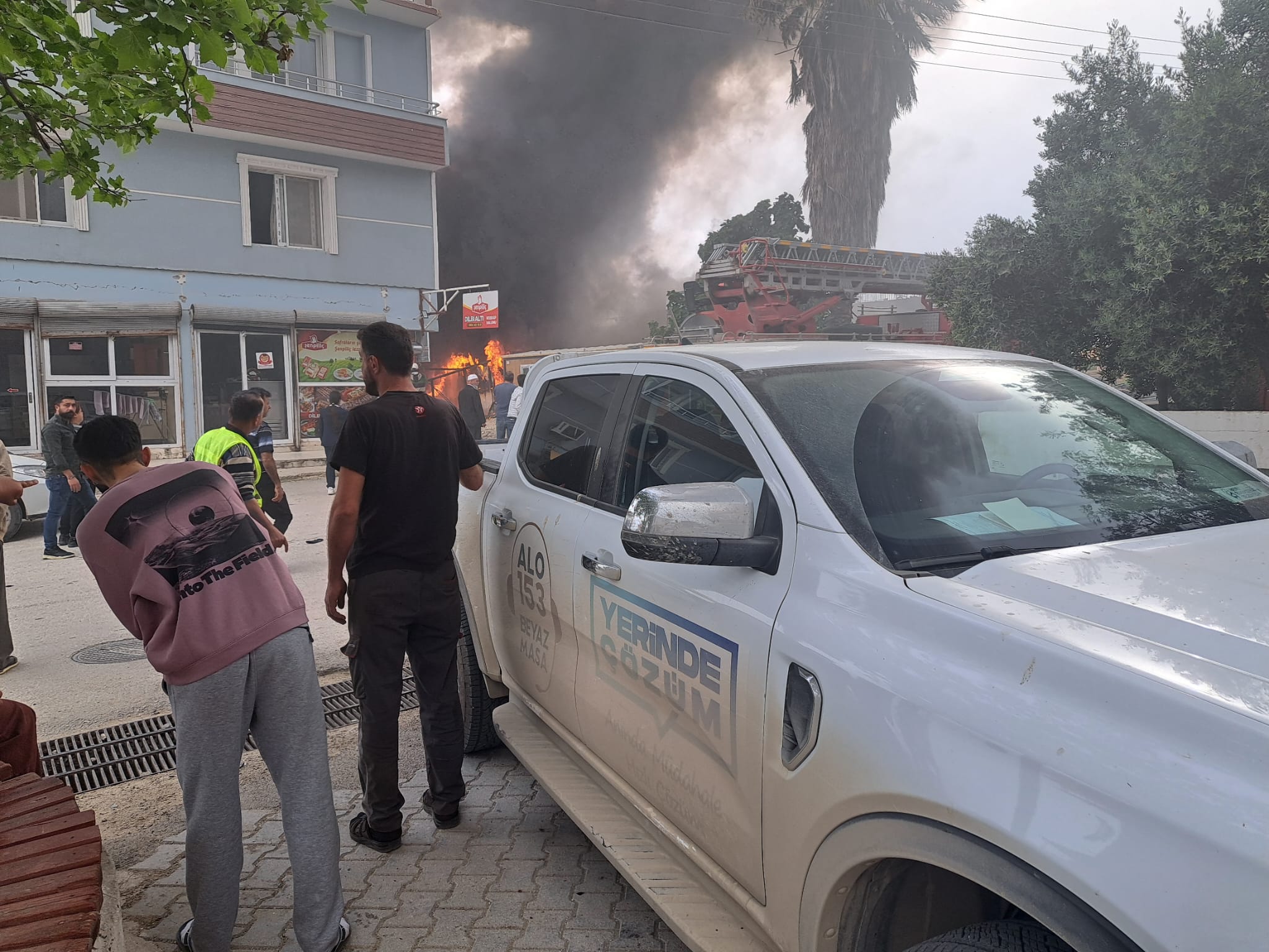 Hatay'da konteyner ve çadırlarda çıkan yangına anında müdahale eden Yerinde Çözüm ekibi, olası bir faciayı önledi. O anlarda neler yaşandı?