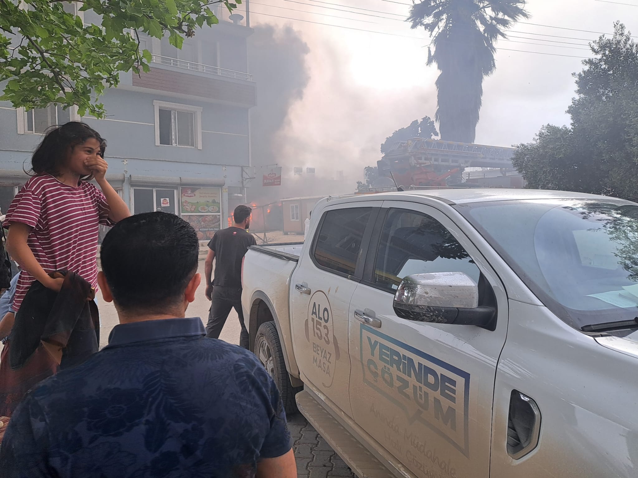 Hatay'da konteyner ve çadırlarda çıkan yangına anında müdahale eden Yerinde Çözüm ekibi, olası bir faciayı önledi. O anlarda neler yaşandı?
