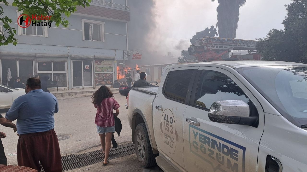 Hatay'da Yangın Paniği! "Yerinde Çözüm" Ekibi Facianın Önüne Geçti Hatay'da Yangın Paniği! "Yerinde Çözüm" Ekibi Facianın Önüne Geçti